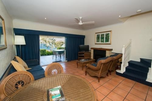 Tinaroo Lake Resort1