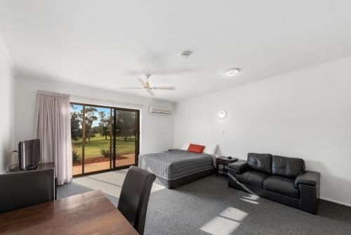 Comfort Inn & Suites Riverland2