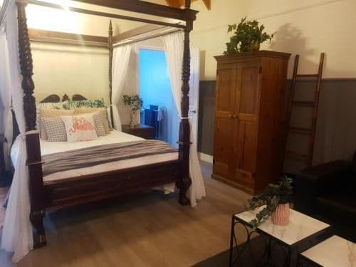 Deluxe Queen Suite