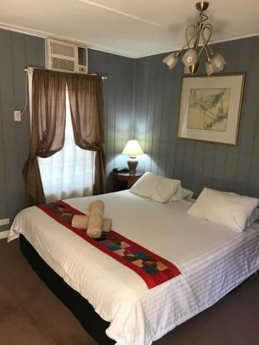 Deluxe King Suite