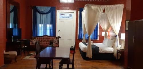 Deluxe King Suite