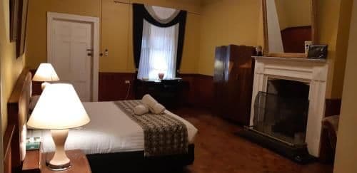 Deluxe King Suite