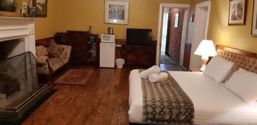 Deluxe King Suite