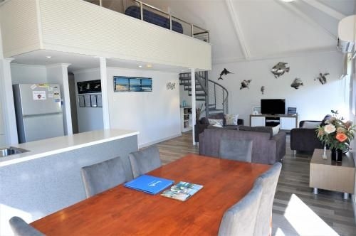 Osprey Holiday Village Unit 121 - Fantastic 3 Bedroom Holiday Villa with a Pool in the Complex0