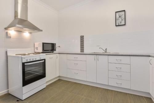 Getaway Villas Unit 38-11 - 1 Bedroom Self-Contained Accommodation2