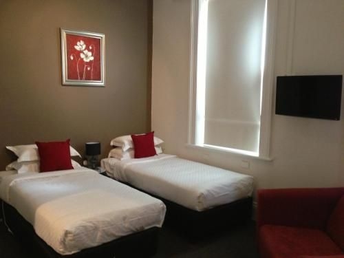 Centennial Inn on Bathurst1