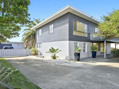 Middle Sea - perfect for two families (Middle Sea - Perfect For Two Families)0