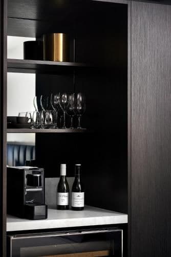 Midnight Lounge, Larger Guest room, 1 King