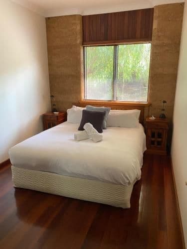 Red Robin Two-Bedroom Cottage