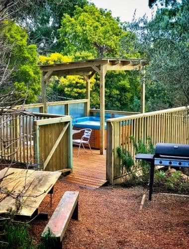 Large Three-Bedroom Cottage with Private Hot Tub - Salt Spring