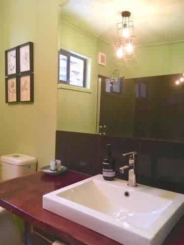 Large Three-Bedroom Cottage with Private Hot Tub - Salt Spring