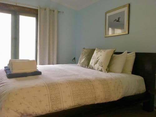 Large Three-Bedroom Cottage with Private Hot Tub - Salt Spring