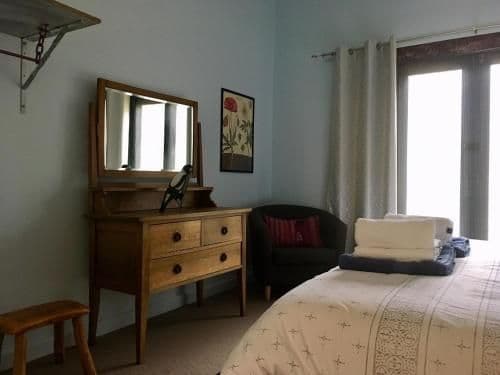 Large Three-Bedroom Cottage with Private Hot Tub - Salt Spring