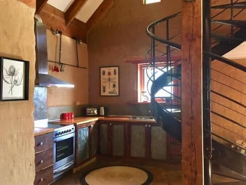 Large Two-Bedroom Cottage with Private Hot Tub - Saturna
