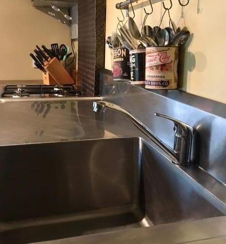 Large Three-Bedroom Cottage with Private Hot Tub - Salt Spring