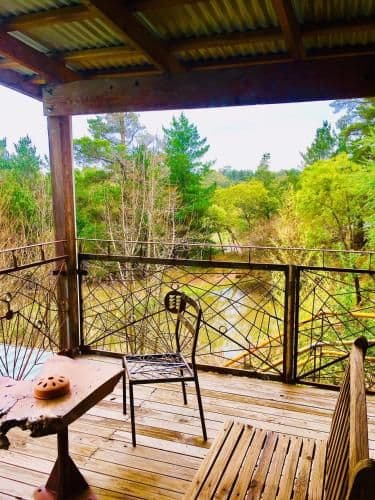 Large Three-Bedroom Cottage with Private Hot Tub - Salt Spring