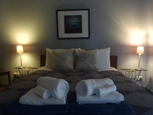 Large Three-Bedroom Cottage with Private Hot Tub - Salt Spring