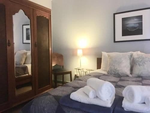 Large Three-Bedroom Cottage with Private Hot Tub - Salt Spring