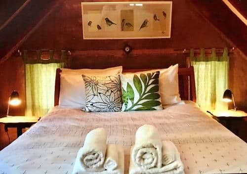 Large Two-Bedroom Cottage with Private Hot Tub - Saturna