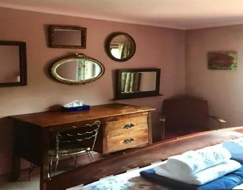 Large Three-Bedroom Cottage with Private Hot Tub - Salt Spring