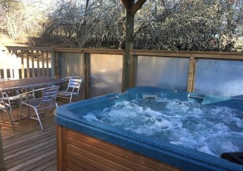 Large Three-Bedroom Cottage with Private Hot Tub - Salt Spring