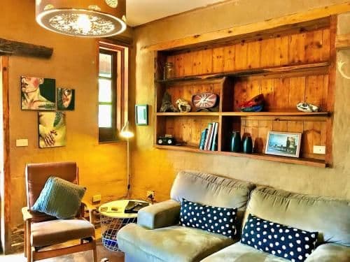 Large Two-Bedroom Cottage with Private Hot Tub - Saturna