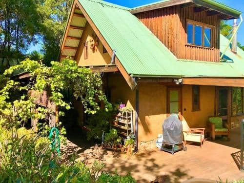 Large Two-Bedroom Cottage with Private Hot Tub - Saturna