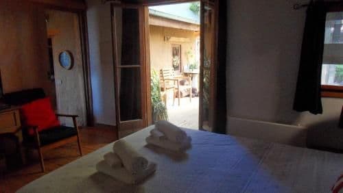 Large Two-Bedroom Cottage with Private Hot Tub - Saturna