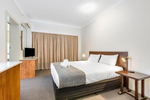 Deluxe King Suite