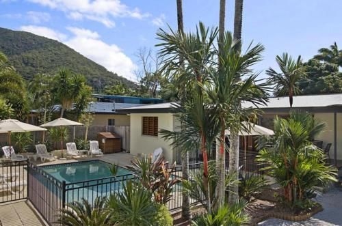 TROPICAL ESSENCE AT PALM COVE0