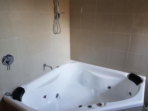 Superior Cottage with Spa Bath