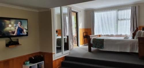 Cottage with Spa Bath