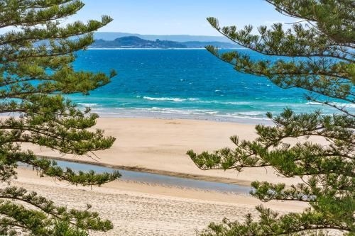 The Garland at Rainbow Bay0