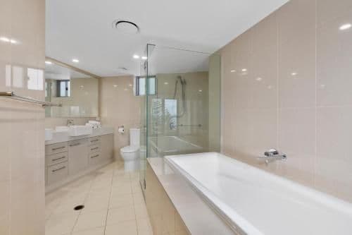 Deluxe Three-Bedroom Apartment with Ocean View