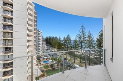 Deluxe Three-Bedroom Apartment with Ocean View