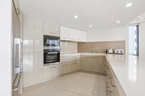Deluxe Three-Bedroom Apartment with Ocean View