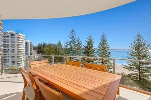 Deluxe Three-Bedroom Apartment with Ocean View