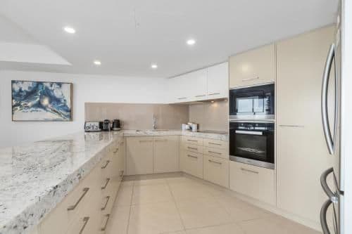 Superior Three-Bedroom Apartment with Ocean View