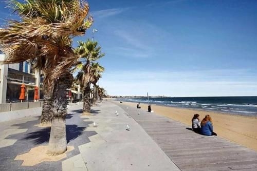 Spectacular 1 bedroom Apartment with Water Views & Palatial Terrace1