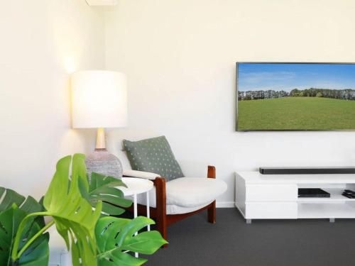 That Pink House! - comfortable home away from home (That Pink House! - Comfortable Home Away From Home)3