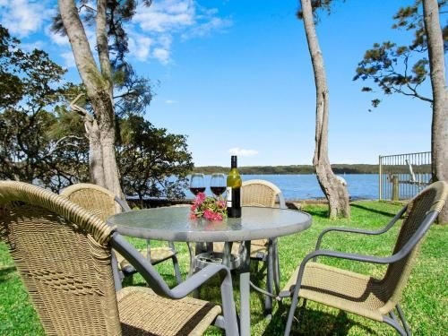 Sanctuary on the Bay - fish or kayak from the yard (Sanctuary On The Bay - Fish Or Kayak From The Yard)0