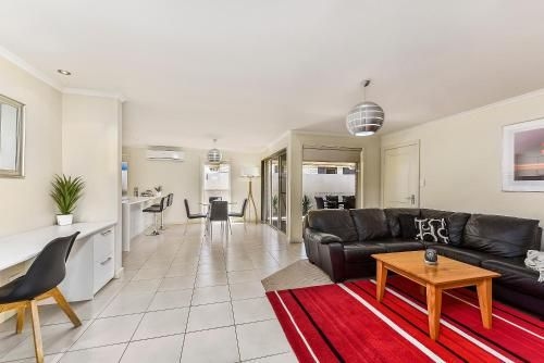 City Fringe Apartment0