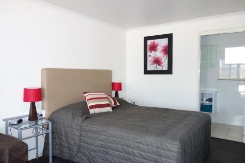 Porkys Motel1