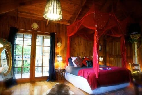 Deluxe Suite with Spa Bath - Music Room