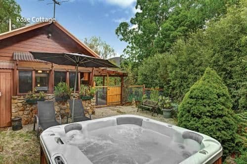 Queen Suite with Spa Bath-- Rose Cottage
