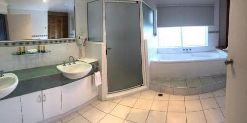 King Room with Spa Bath