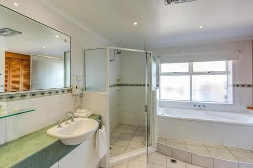 King Room with Spa Bath