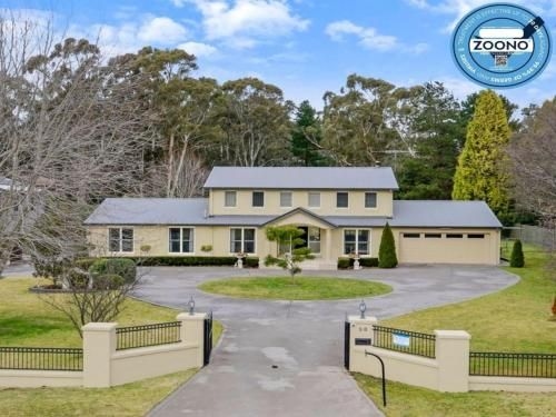 Camelot - superbly proportioned and ideally located (Camelot - Superbly Proportioned And Ideally Located)0