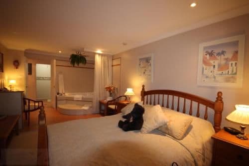Queen Room with Spa Bath