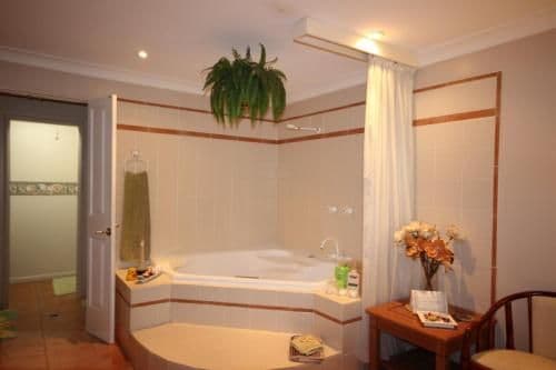 Queen Room with Spa Bath